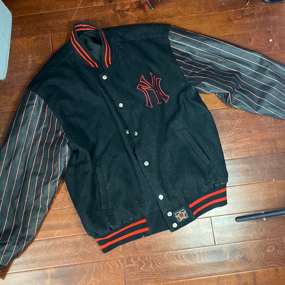 Yankees black/red reversible bomber jacket
